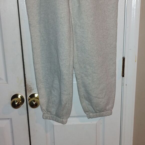 American Eagle light gray boyfriend jogger  highest rise  Sz S NWT - Picture 2 of 8